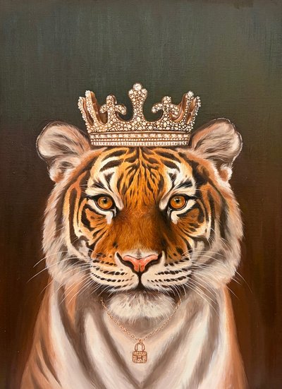 윤혜신, Luxury necklace And Tiger